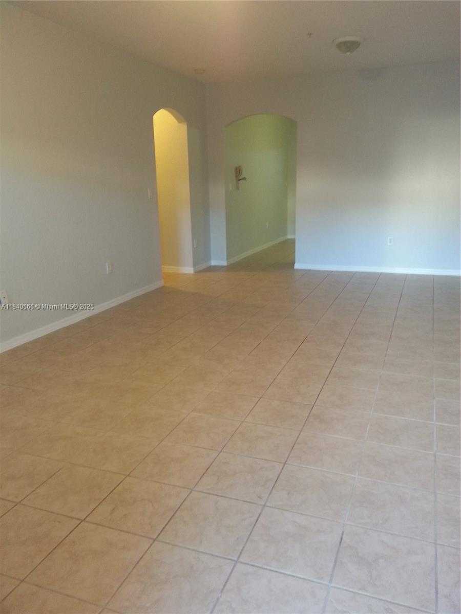 Small Image of 5630 NORTH WEST 114TH PATH #106, Doral Number 4