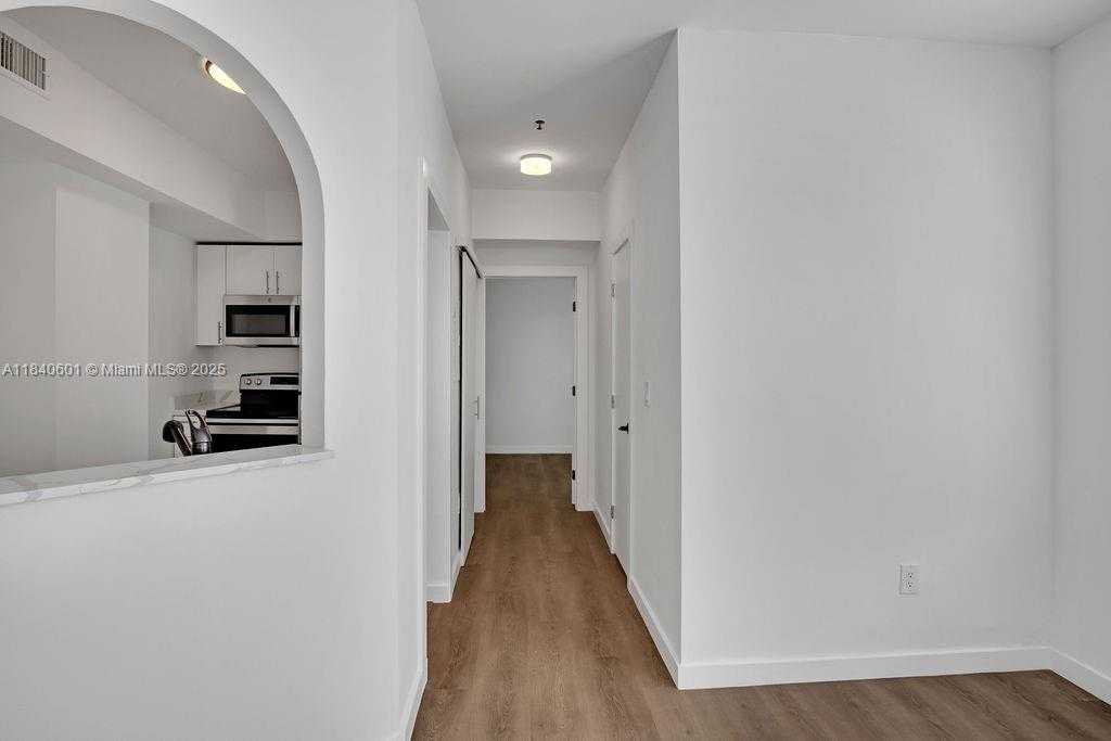 Small Image of 747 MICHIGAN AVE #204, Miami Beach Number 13
