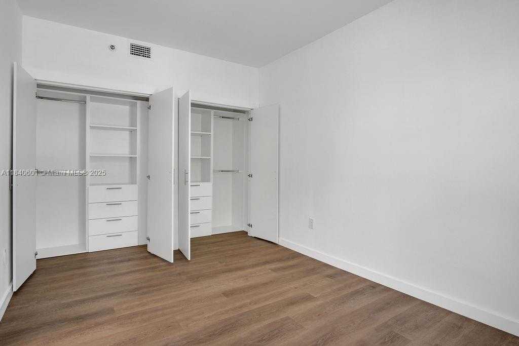 Small Image of 747 MICHIGAN AVE #204, Miami Beach Number 16