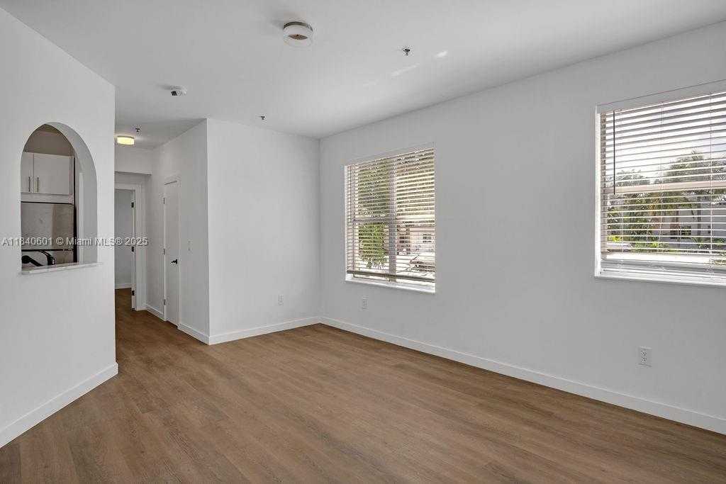 Small Image of 747 MICHIGAN AVE #204, Miami Beach Number 2