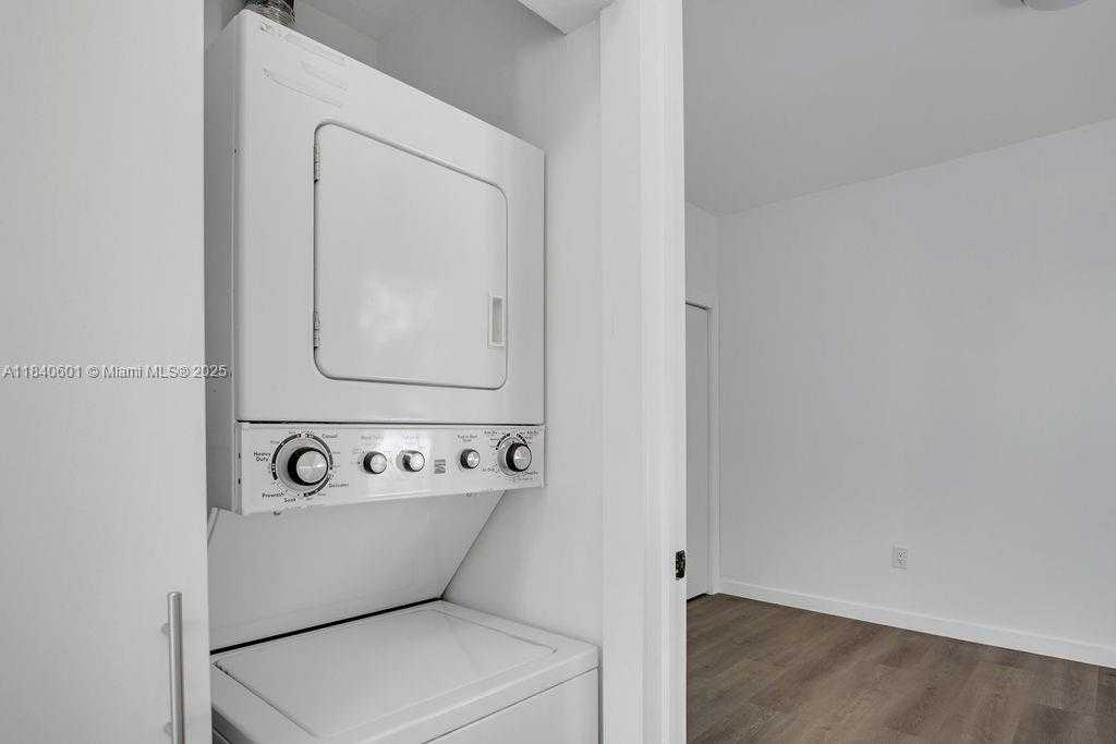 Small Image of 747 MICHIGAN AVE #204, Miami Beach Number 20