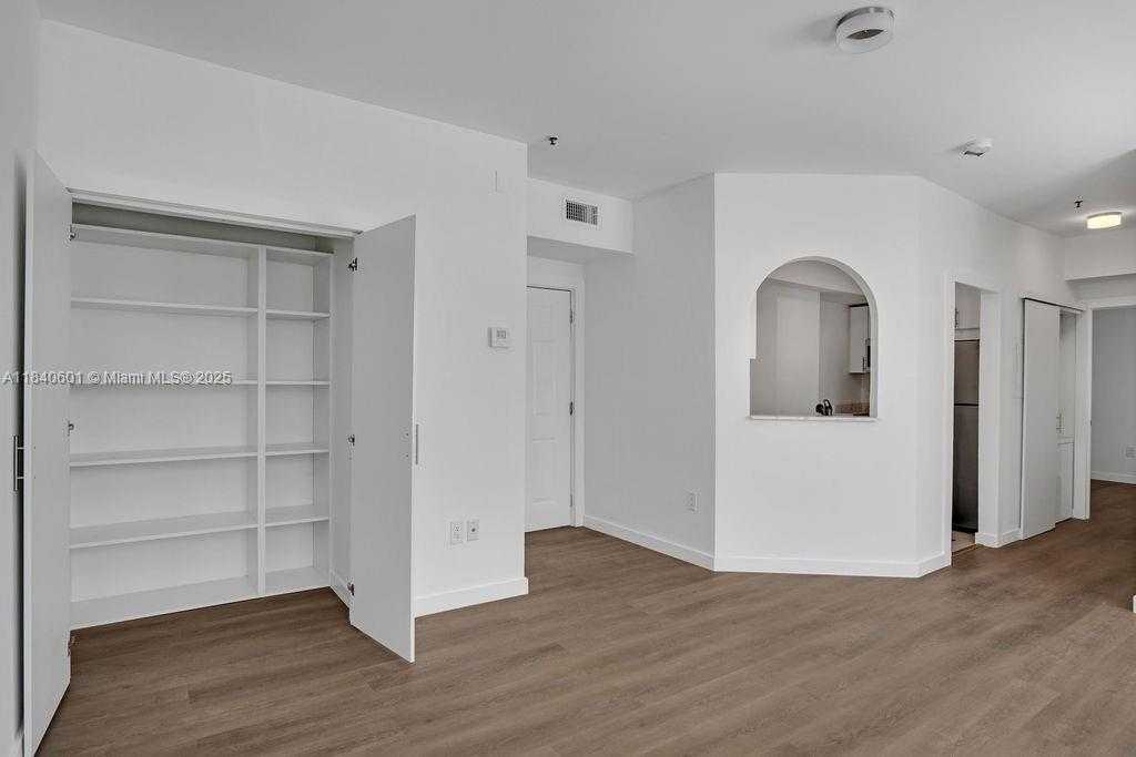 Small Image of 747 MICHIGAN AVE #204, Miami Beach Number 21