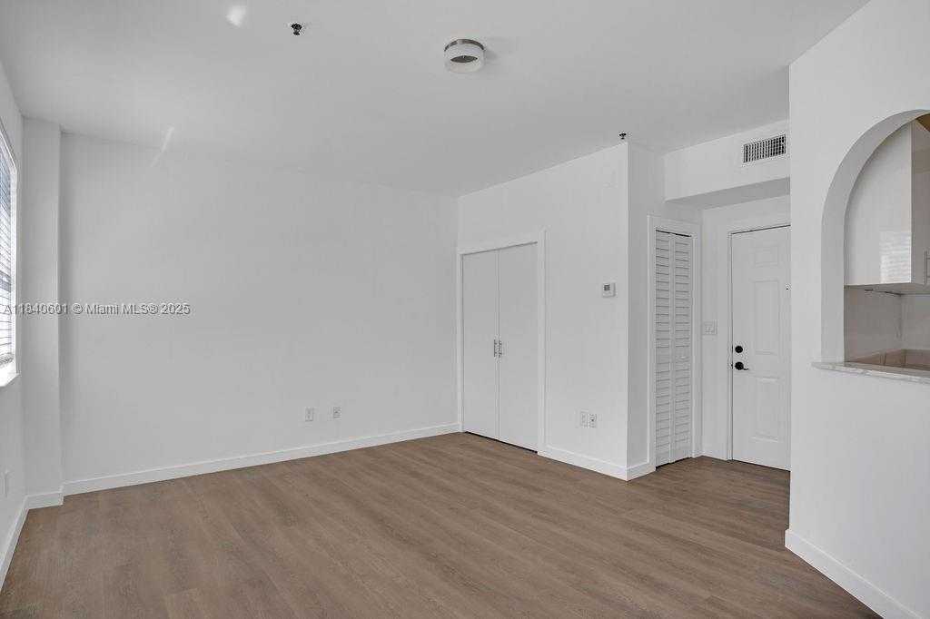 Small Image of 747 MICHIGAN AVE #204, Miami Beach Number 5