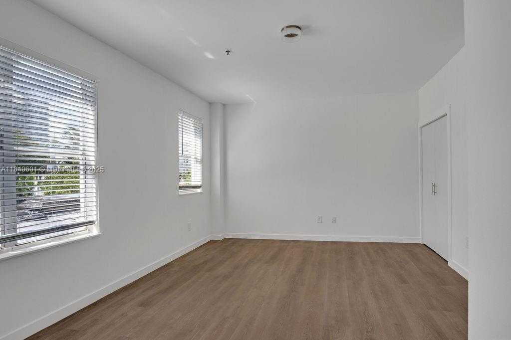 Small Image of 747 MICHIGAN AVE #204, Miami Beach Number 6