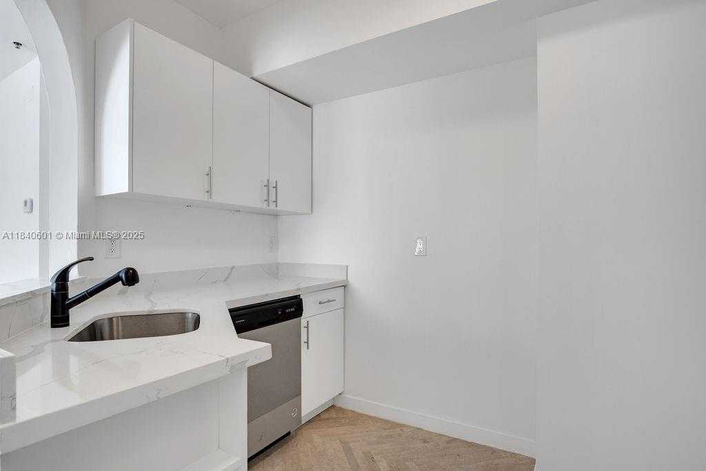Small Image of 747 MICHIGAN AVE #204, Miami Beach Number 9