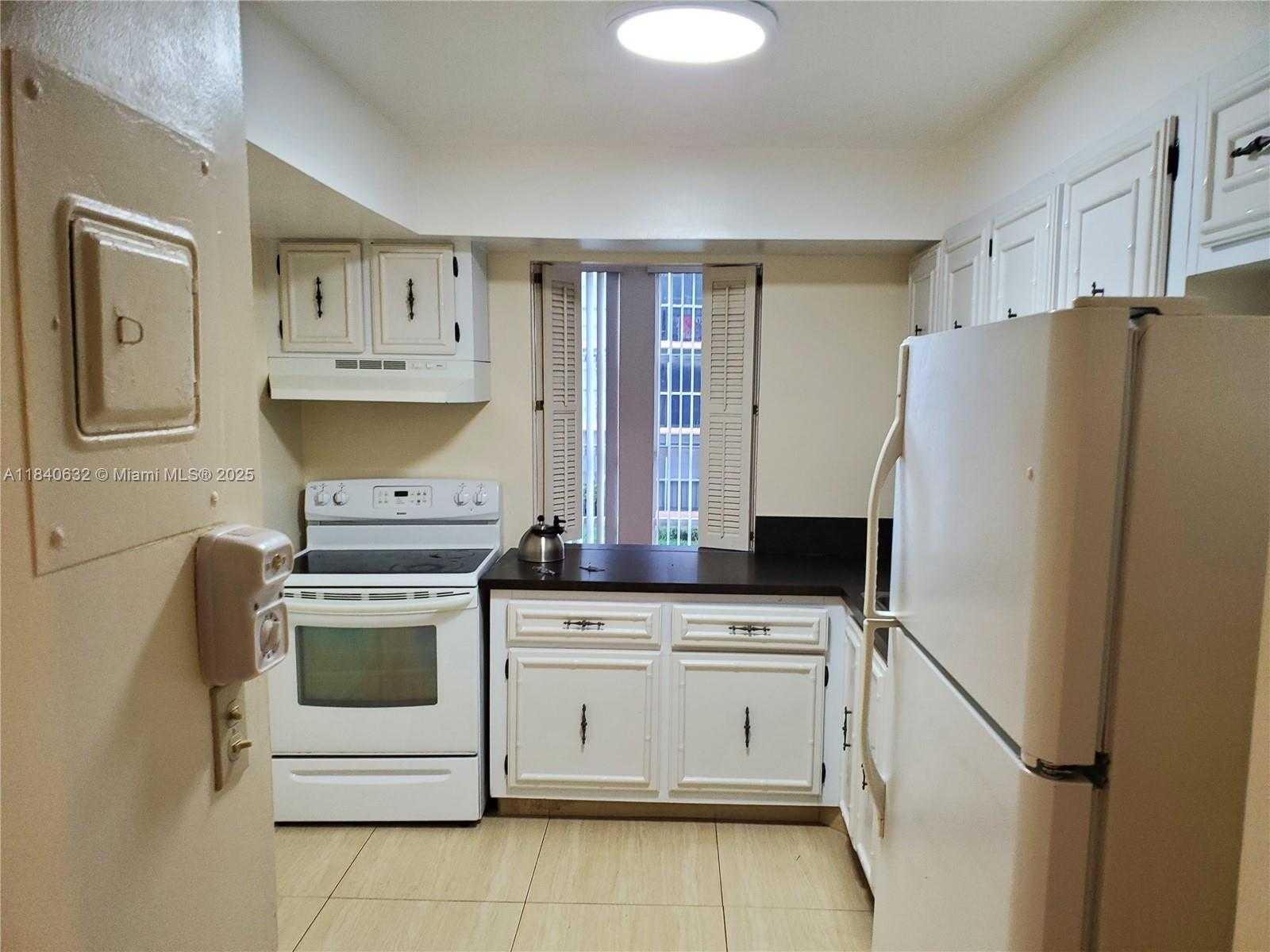 Small Image of 851 THREE ISLANDS BLVD #202, Hallandale Beach Number 3