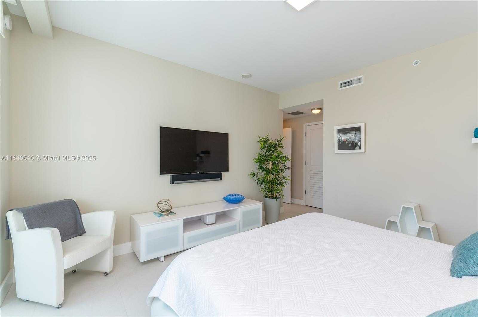 Small Image of 1080 BRICKELL AVE #2000, Miami Number 18