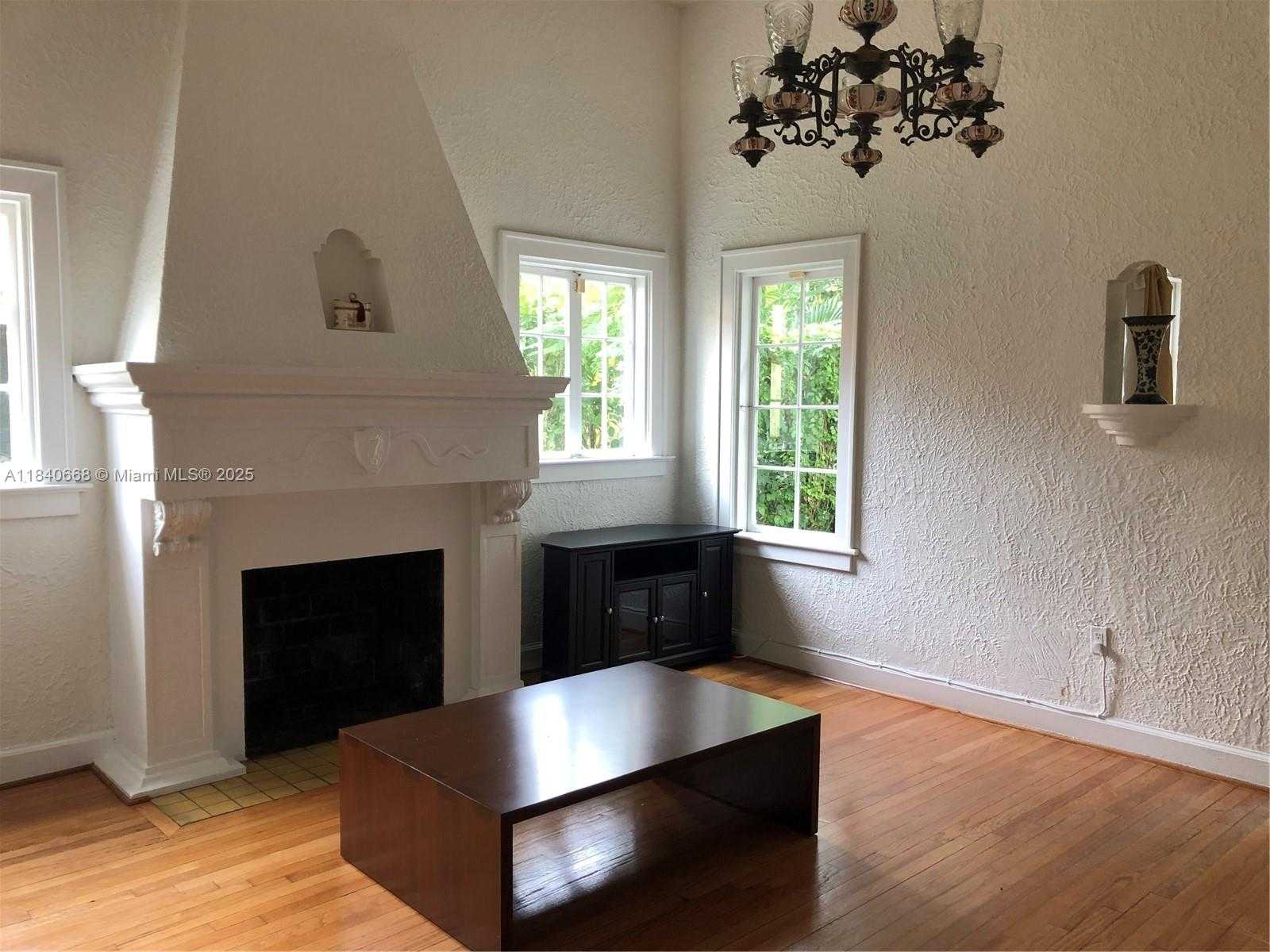 Small Image of 1235 LISBON ST, Coral Gables Number 2