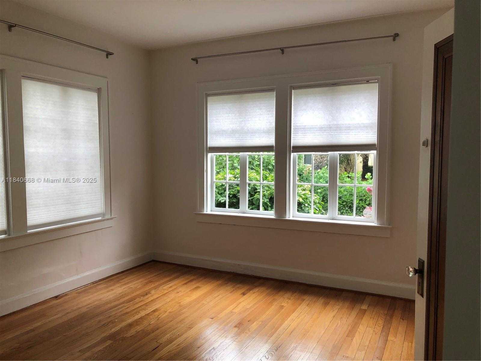 Small Image of 1235 LISBON ST, Coral Gables Number 3