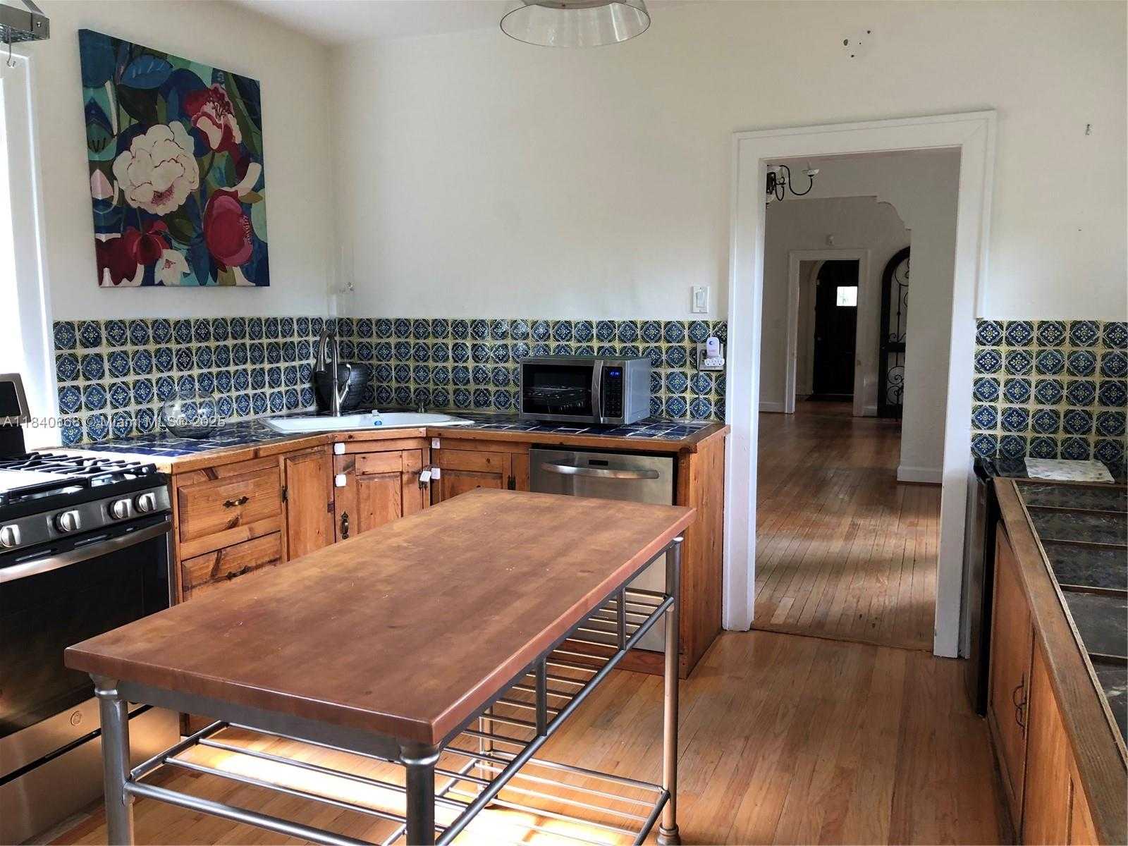 Small Image of 1235 LISBON ST, Coral Gables Number 5