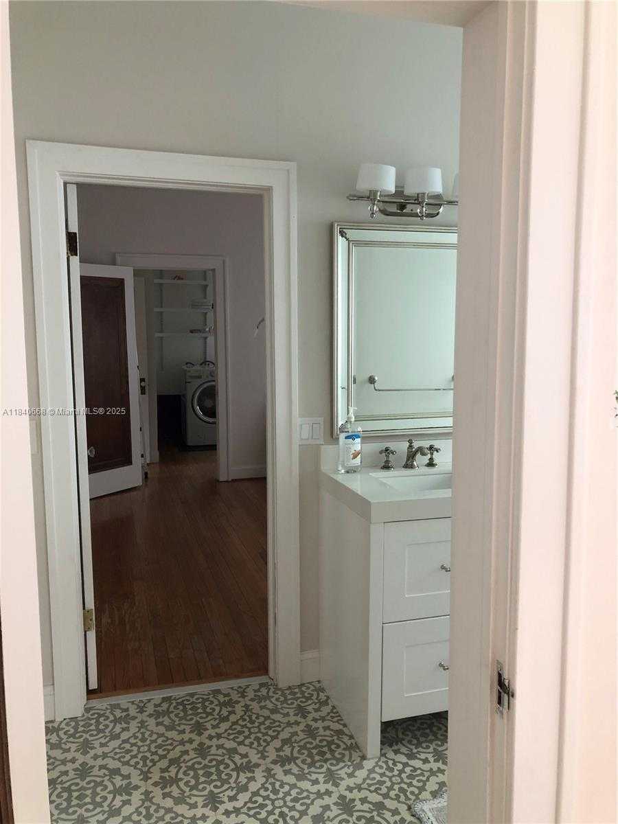 Small Image of 1235 LISBON ST, Coral Gables Number 6