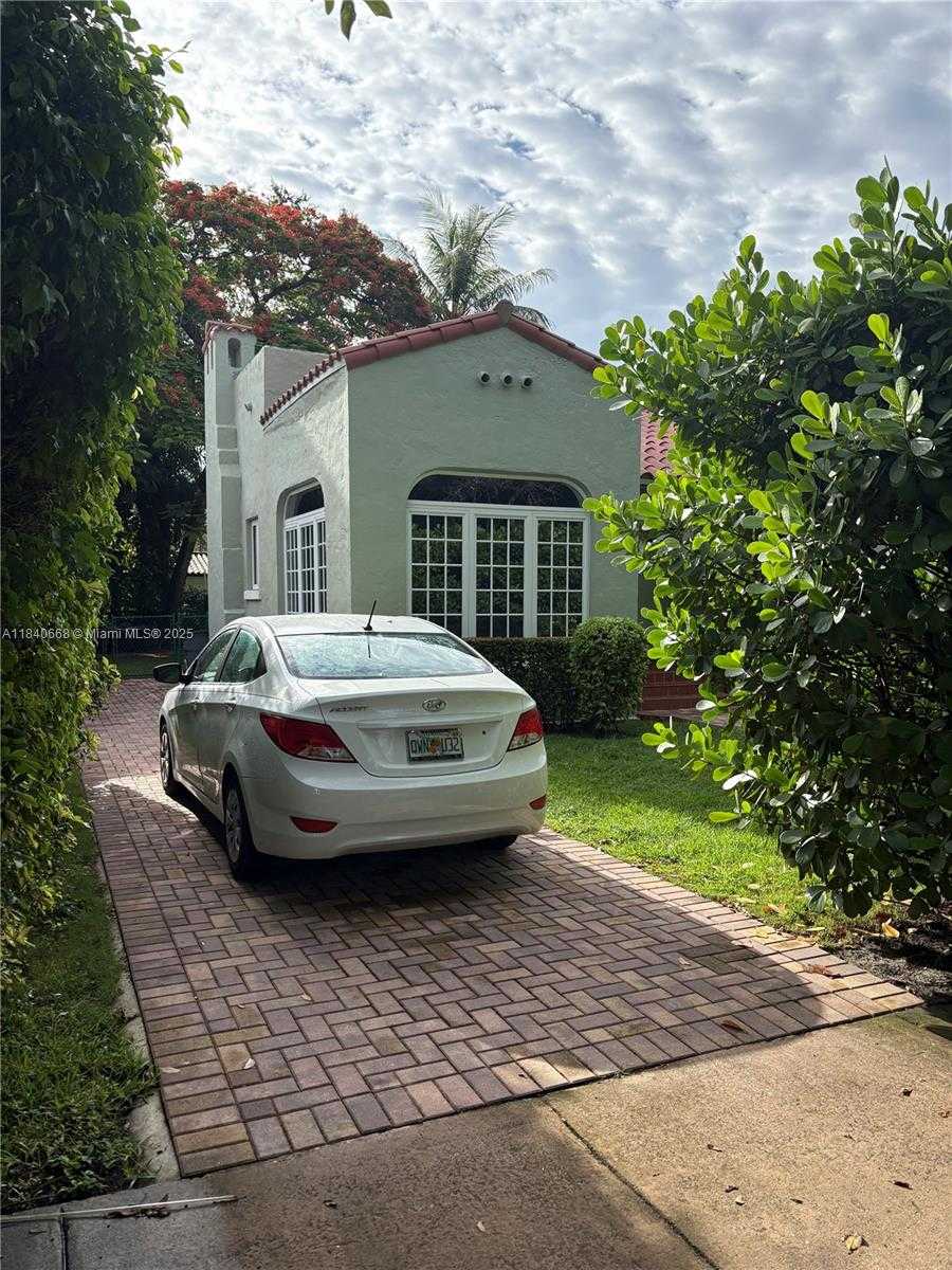 Small Image of 1235 LISBON ST, Coral Gables Number 8