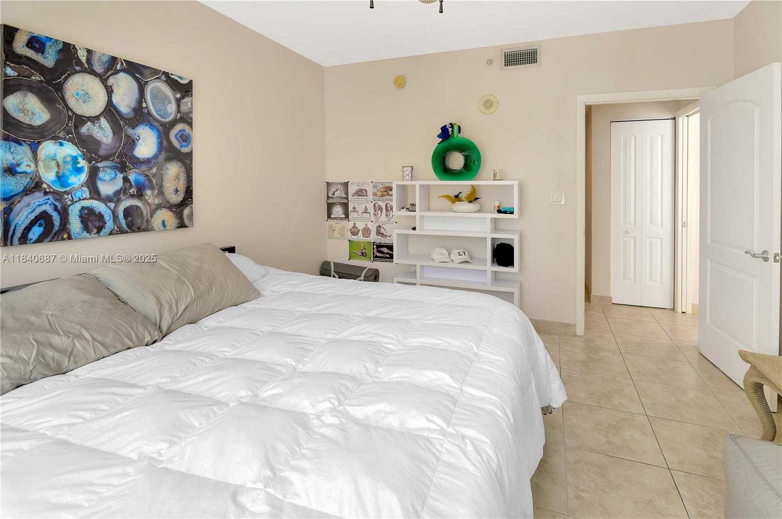 Small Image of 110 WASHINGTON AVE #2414, Miami Beach Number 13