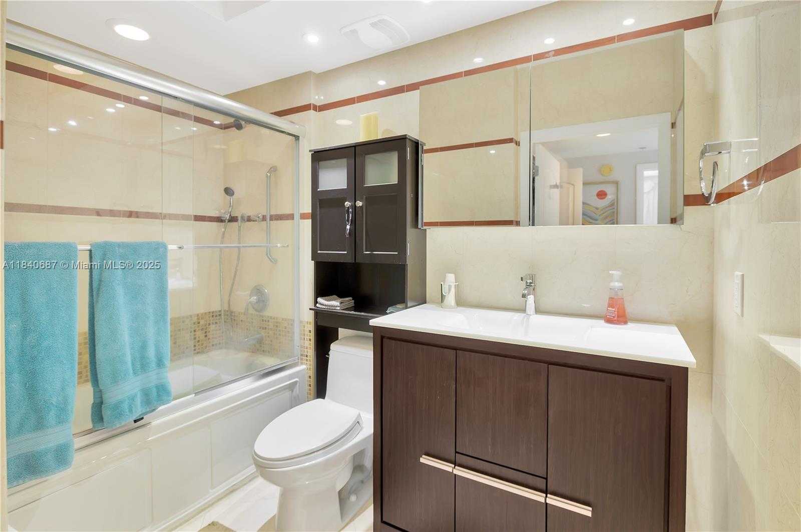 Small Image of 110 WASHINGTON AVE #2414, Miami Beach Number 15