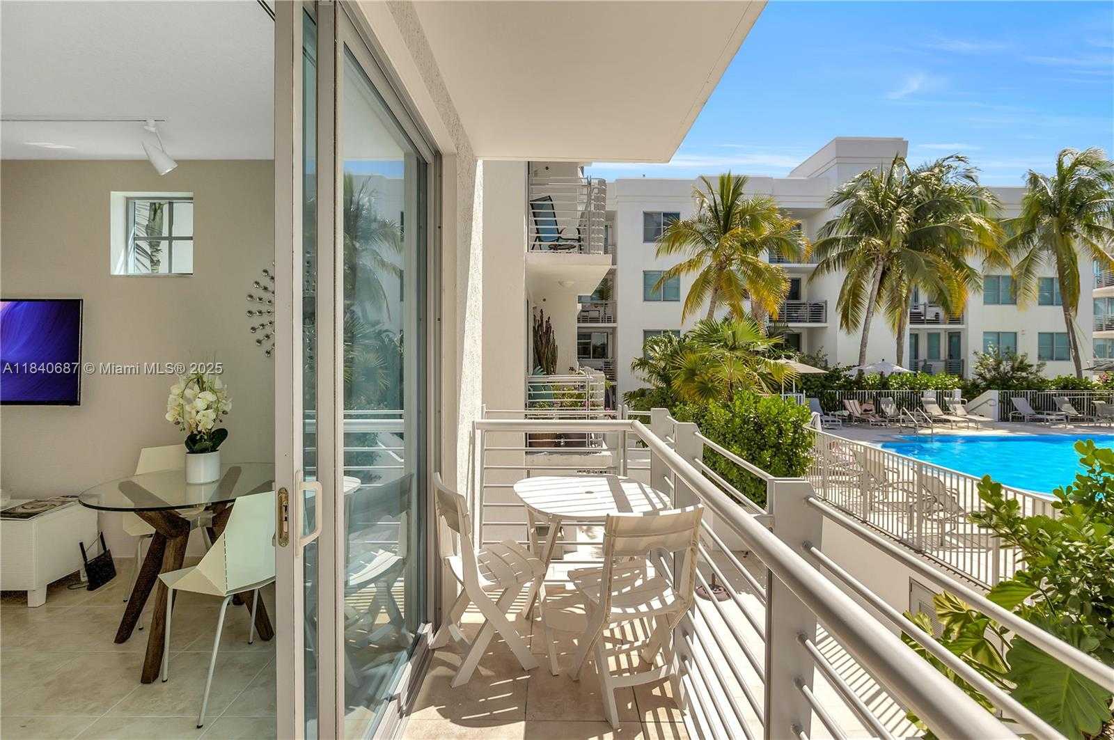 Small Image of 110 WASHINGTON AVE #2414, Miami Beach Number 2