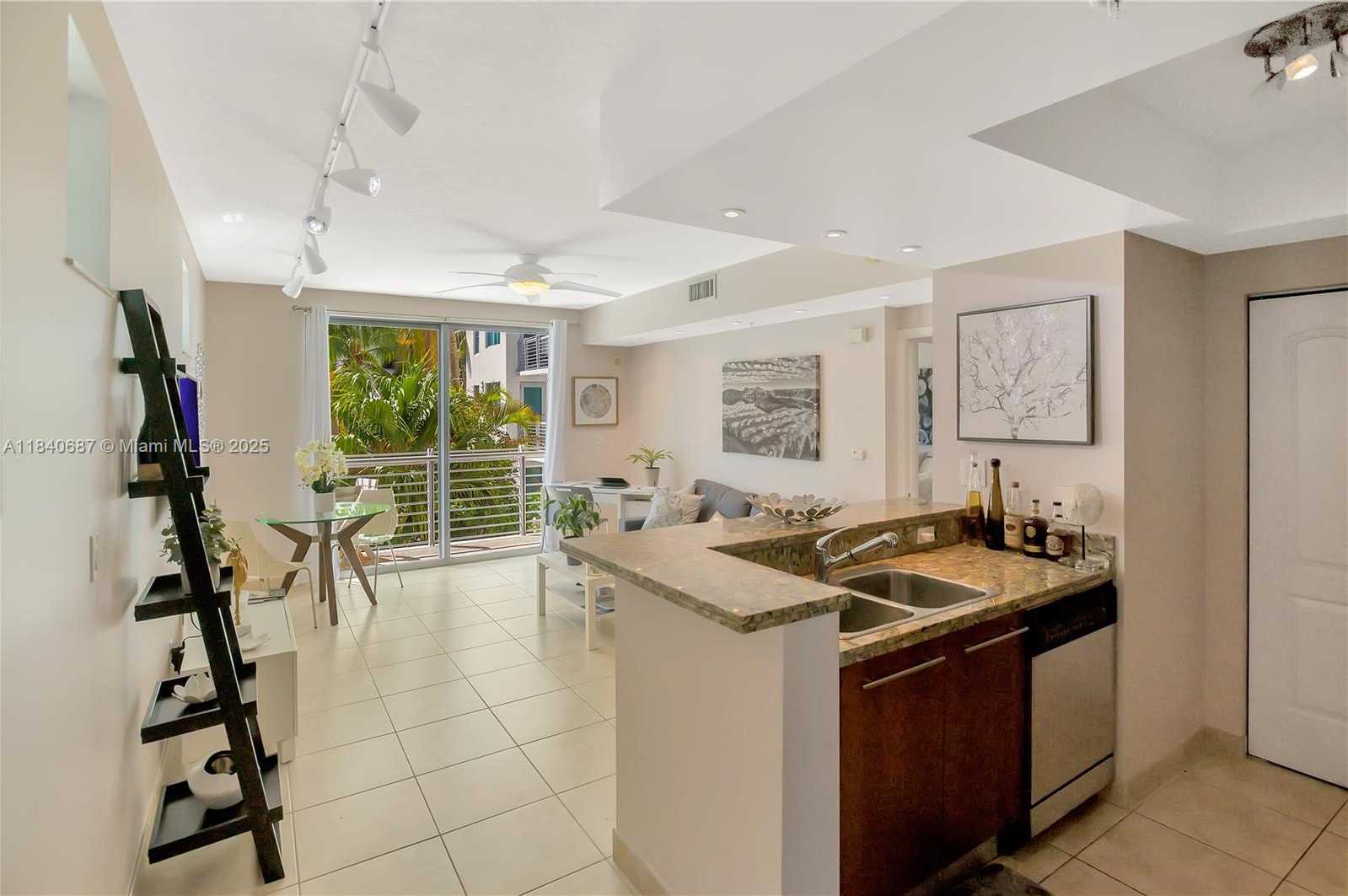 Small Image of 110 WASHINGTON AVE #2414, Miami Beach Number 3