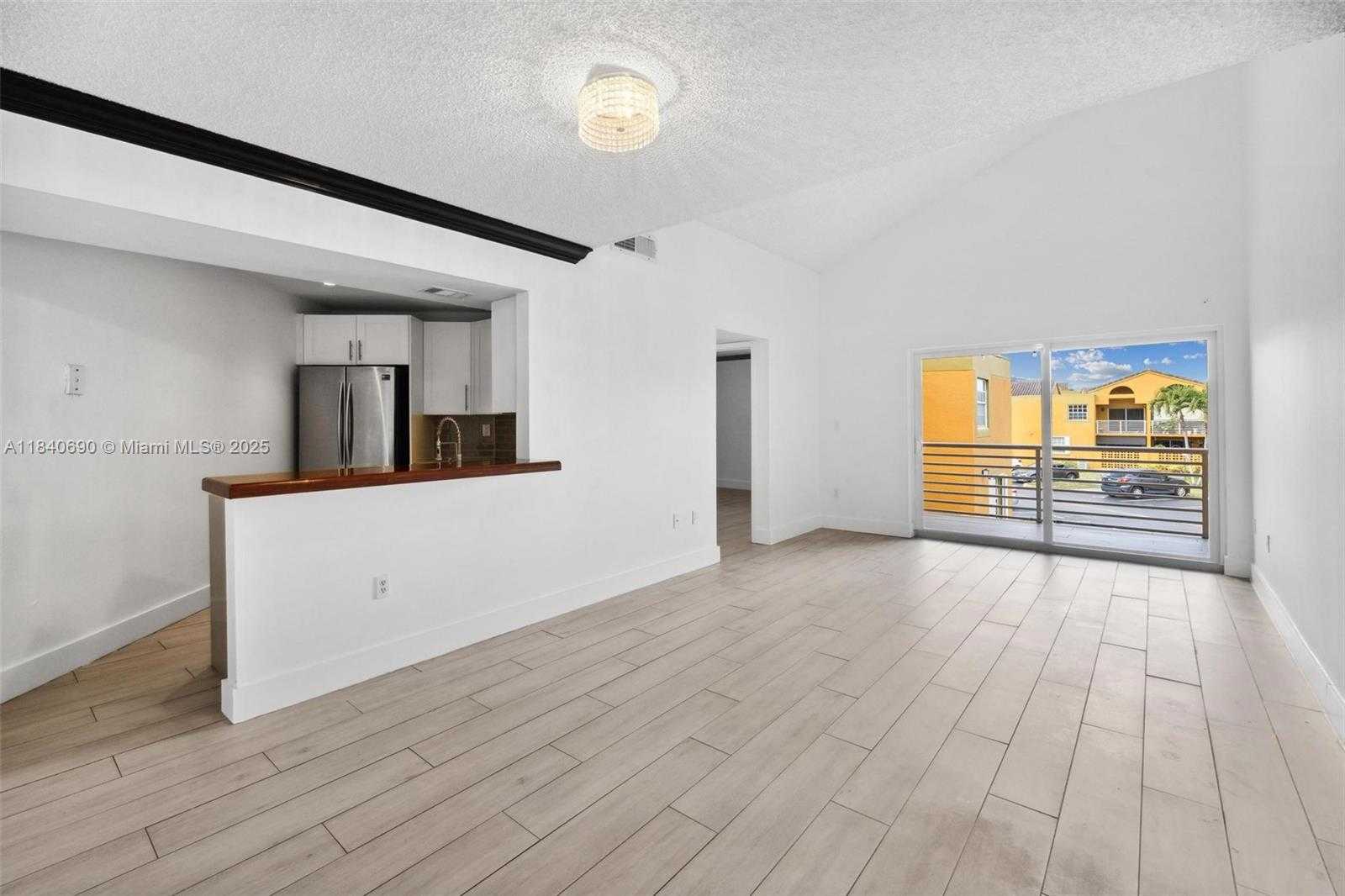 Small Image of 9741 FONTAINEBLEAU BLVD #H201, Miami Number 3