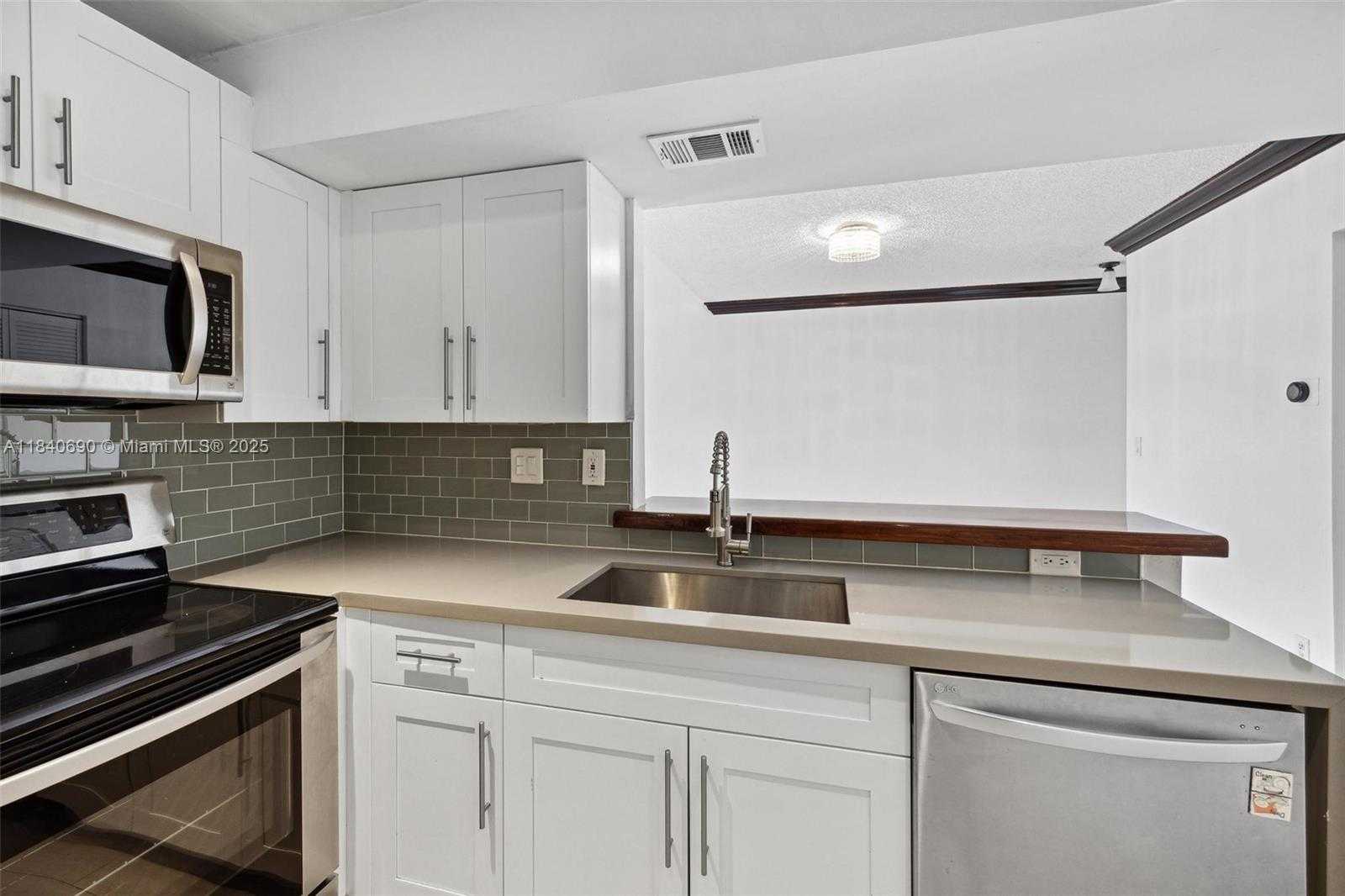 Small Image of 9741 FONTAINEBLEAU BLVD #H201, Miami Number 5