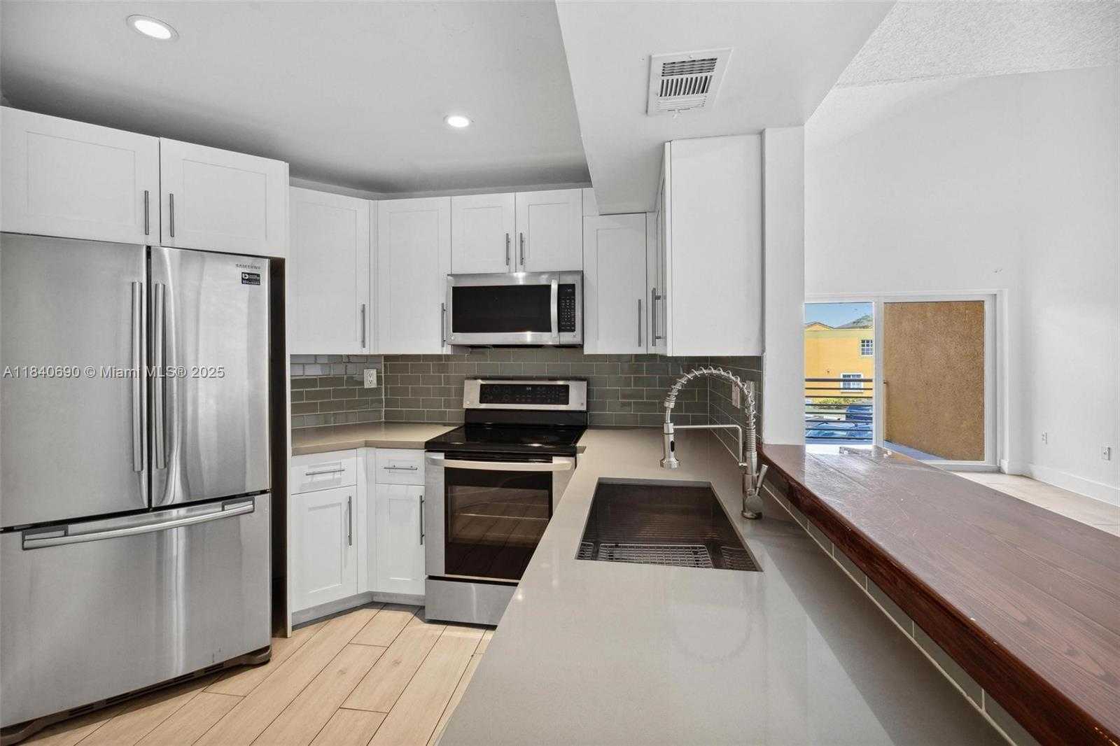 Small Image of 9741 FONTAINEBLEAU BLVD #H201, Miami Number 6