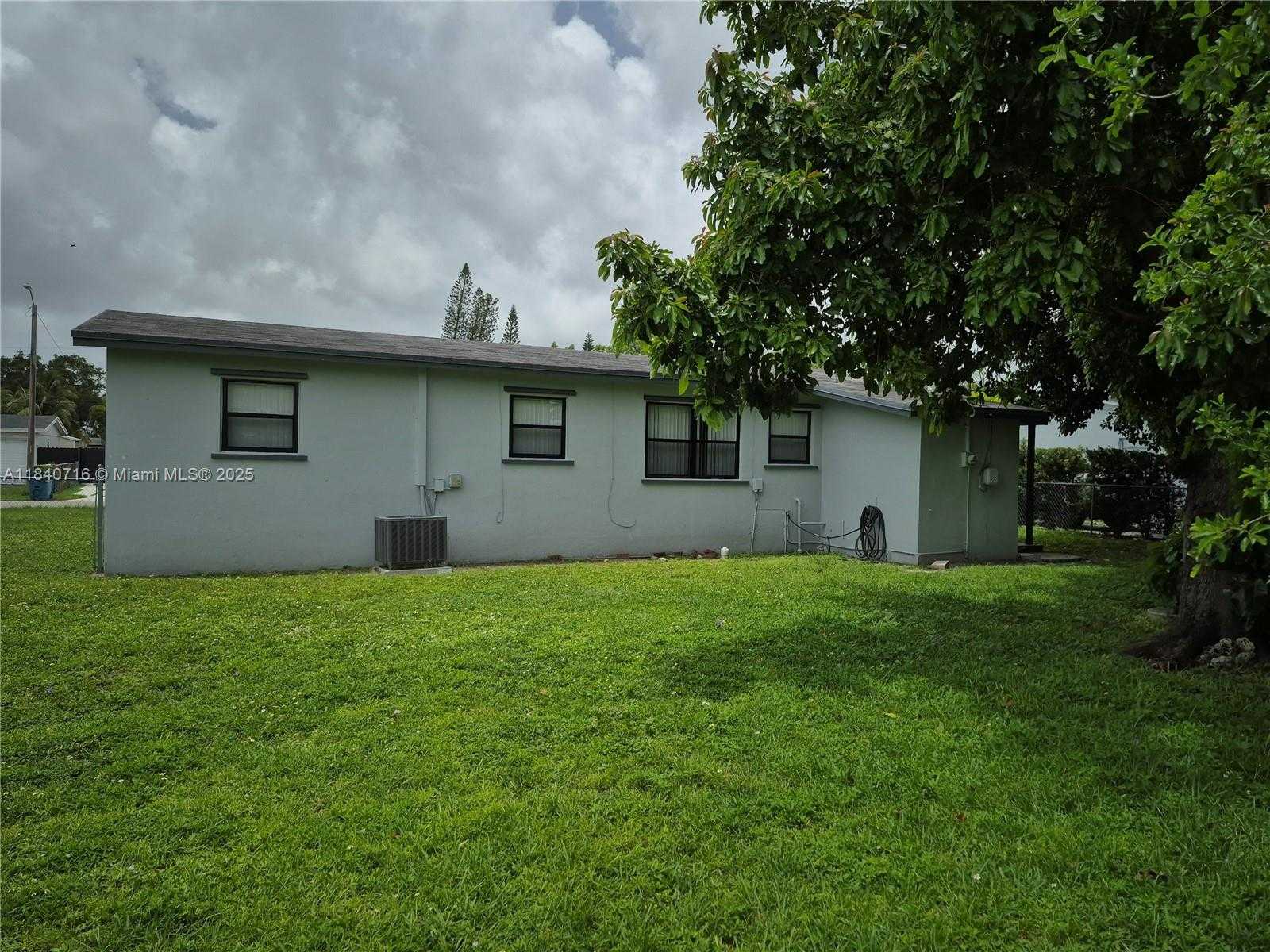Small Image of 11521 SOUTH WEST 138TH ST #11521, Miami Number 14