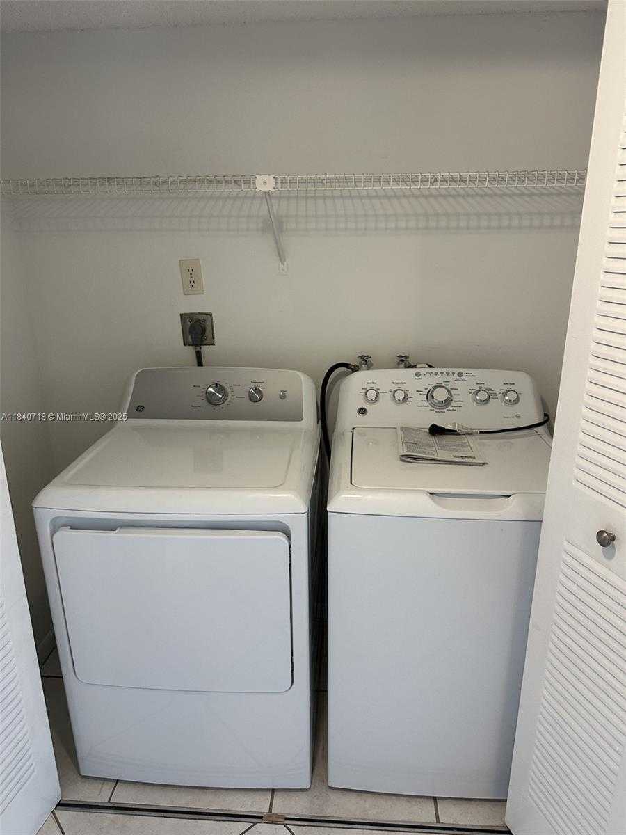 Small Image of 8363 LAKE DR #301, Doral Number 14