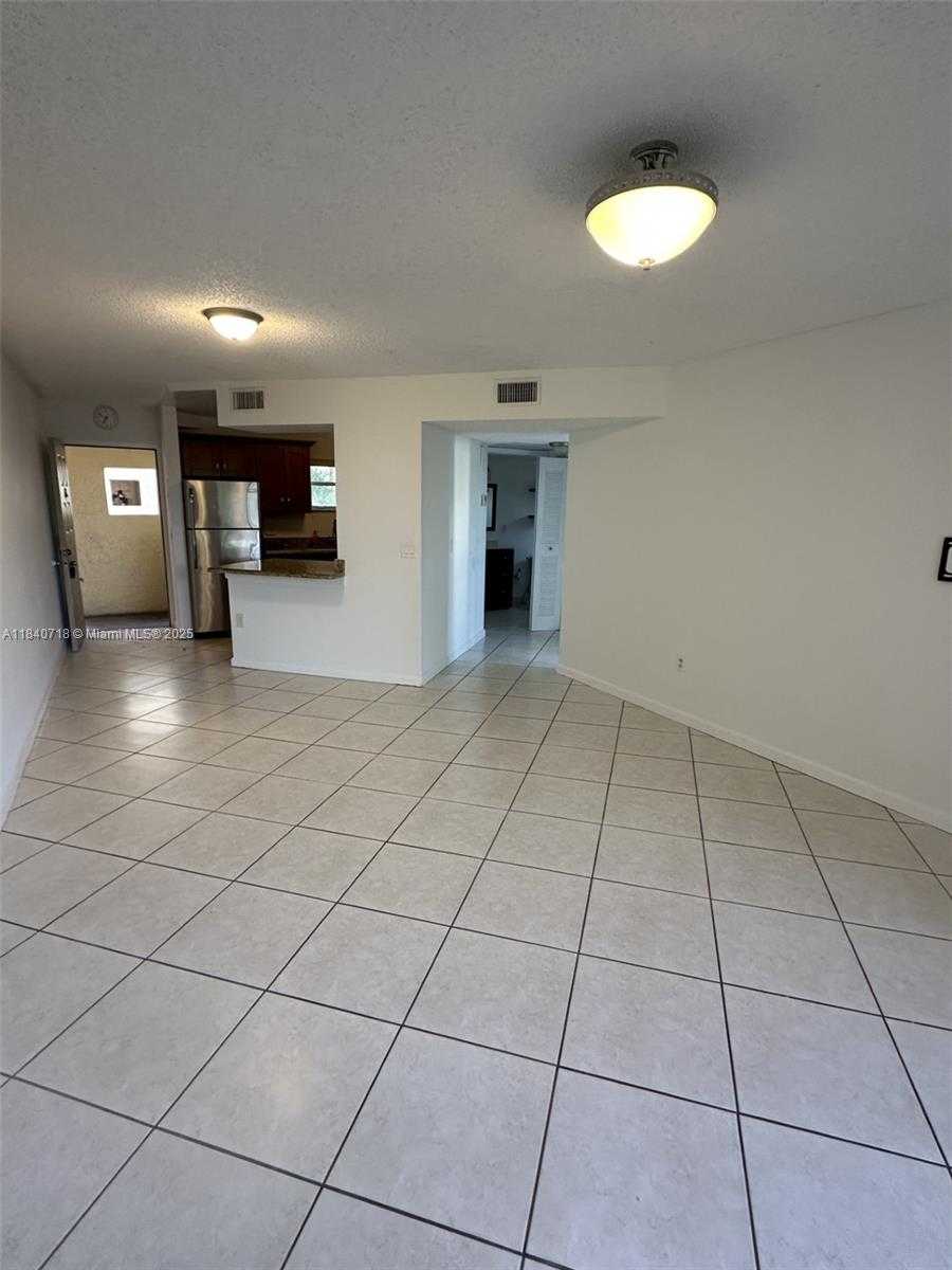 Small Image of 8363 LAKE DR #301, Doral Number 2