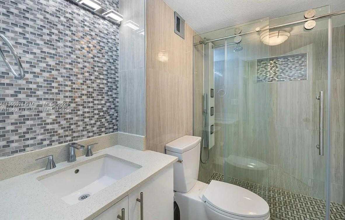 Small Image of 150 SOUTH EAST 25TH RD #10H, Miami Number 5