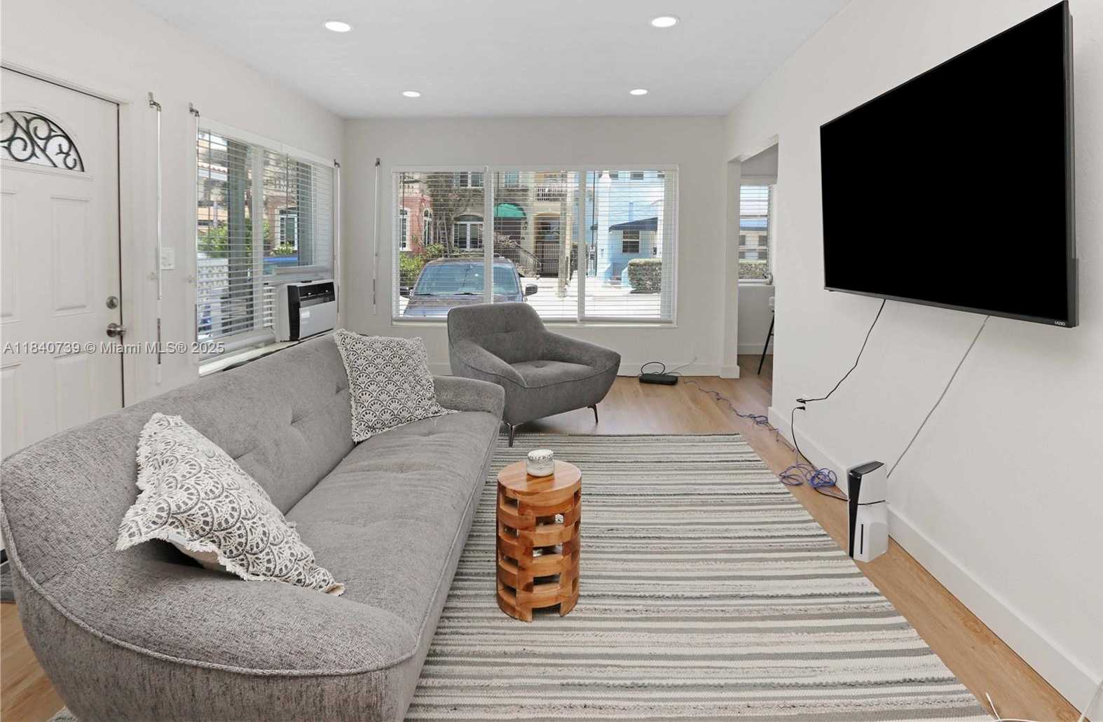 Small Image of 326 VAN BUREN ST #326, Hollywood Number 12