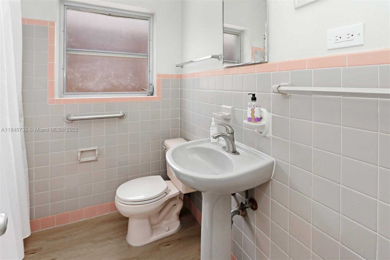 Small Image of 326 VAN BUREN ST #326, Hollywood Number 14