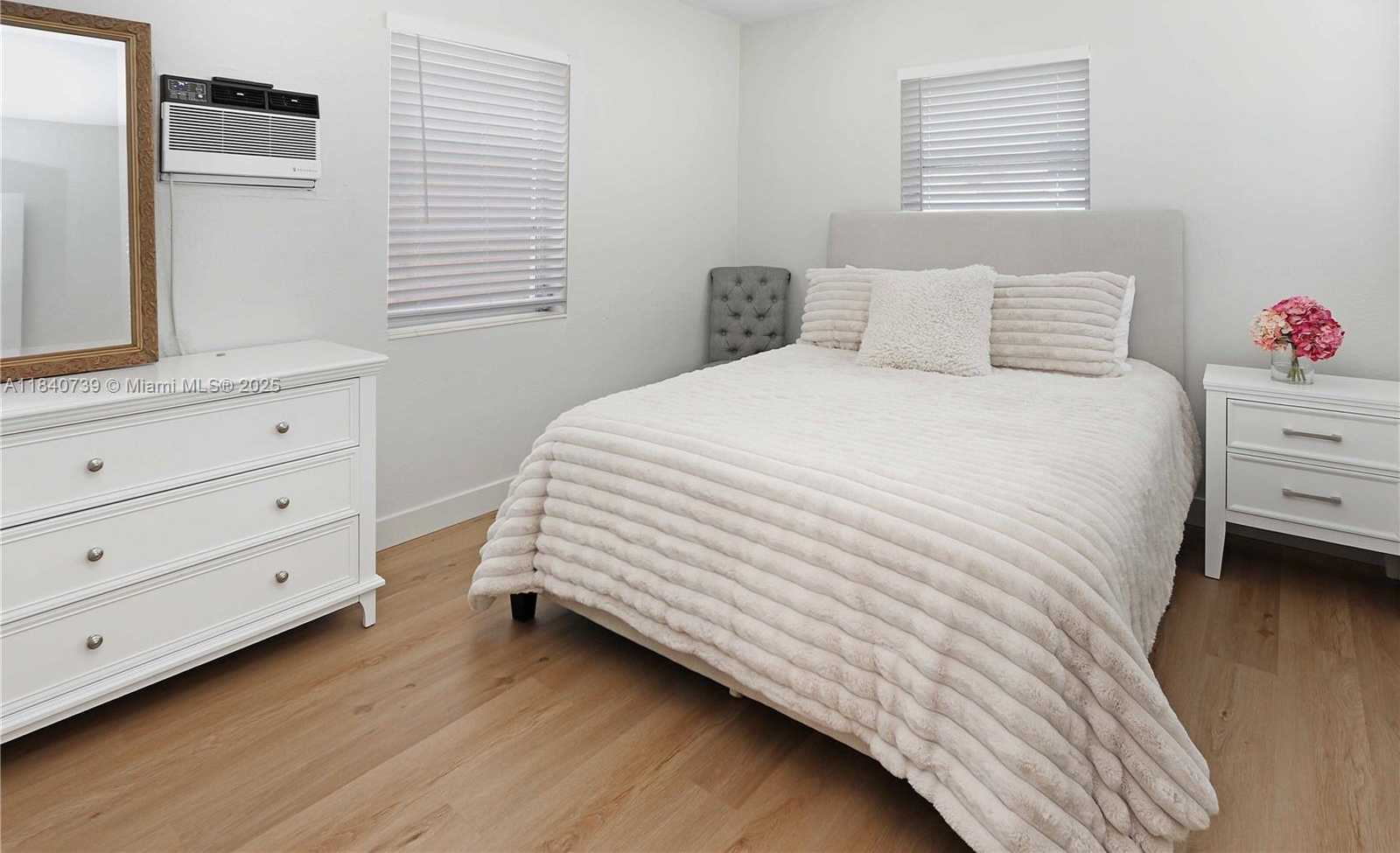 Small Image of 326 VAN BUREN ST #326, Hollywood Number 15
