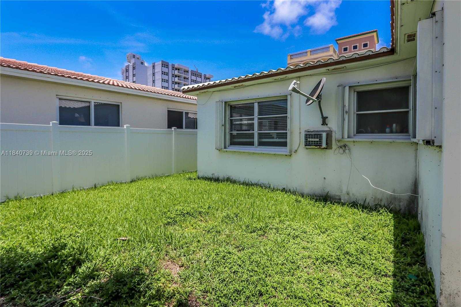 Small Image of 326 VAN BUREN ST #326, Hollywood Number 28
