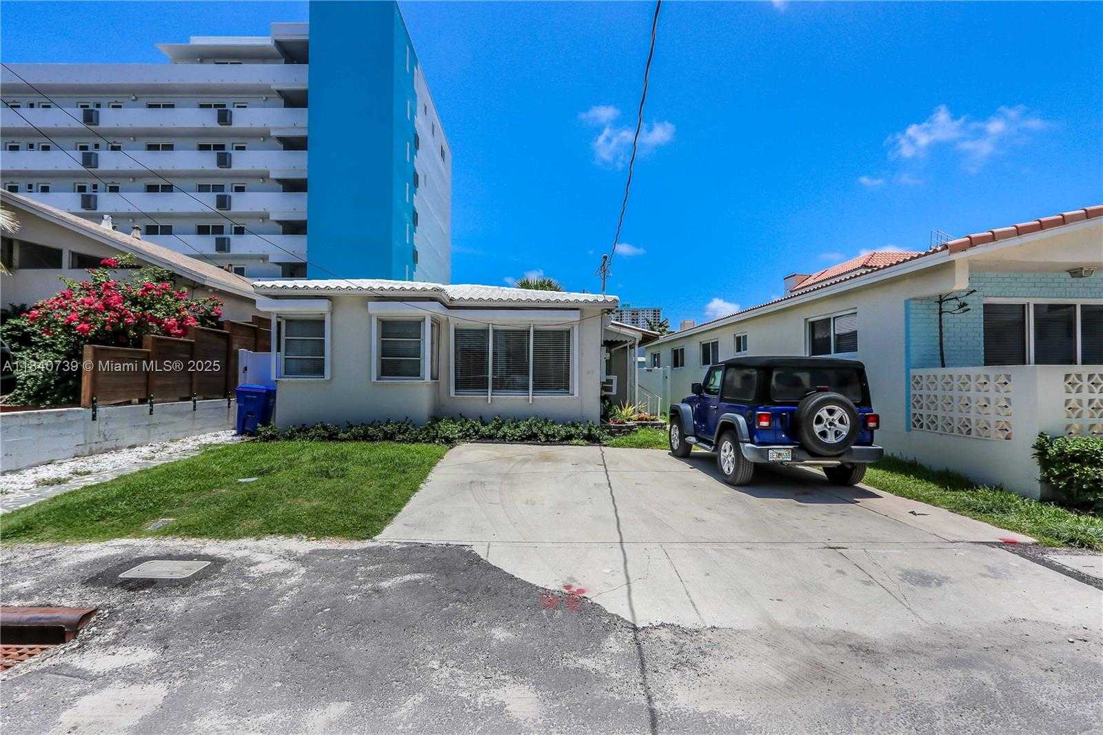 Small Image of 326 VAN BUREN ST #326, Hollywood Number 33