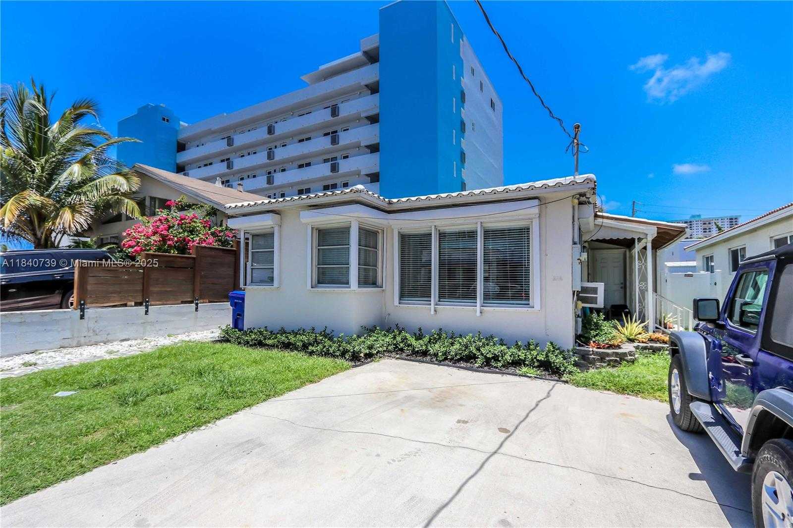 Small Image of 326 VAN BUREN ST #326, Hollywood Number 34