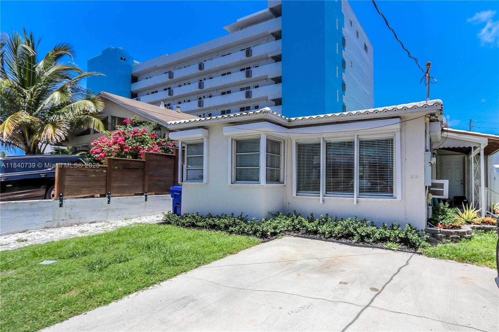 Small Image of 326 VAN BUREN ST #326, Hollywood Number 35