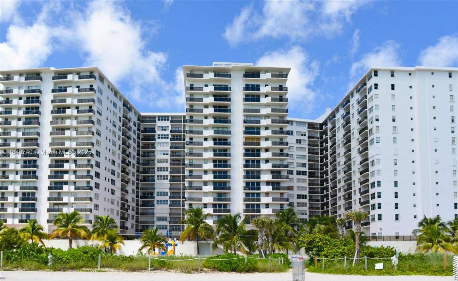 Small Image of 6039 COLLINS AVE #531, Miami Beach Number 12