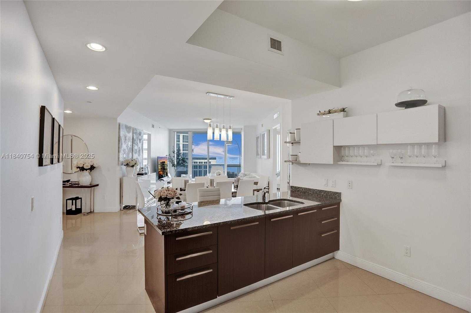 Small Image of 15901 COLLINS AVE #603, Sunny Isles Beach Number 3