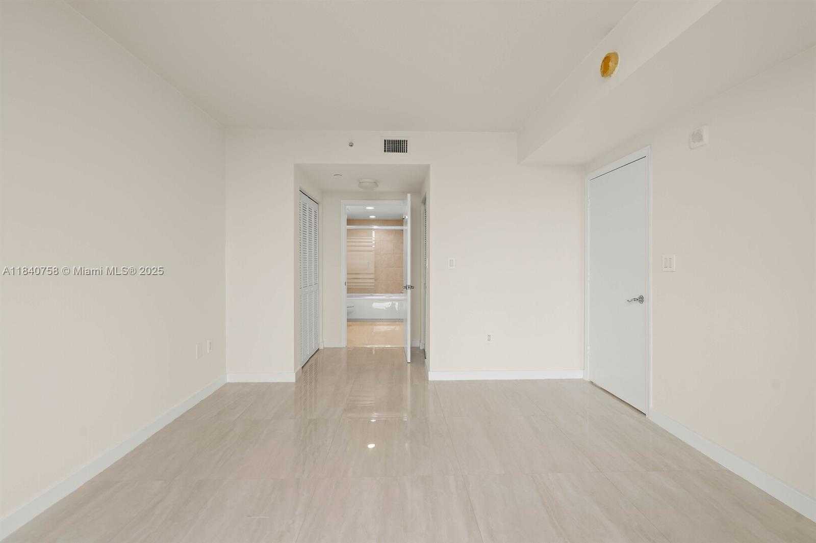Small Image of 19501 WEST COUNTRY CLUB DR #1410, Aventura Number 10