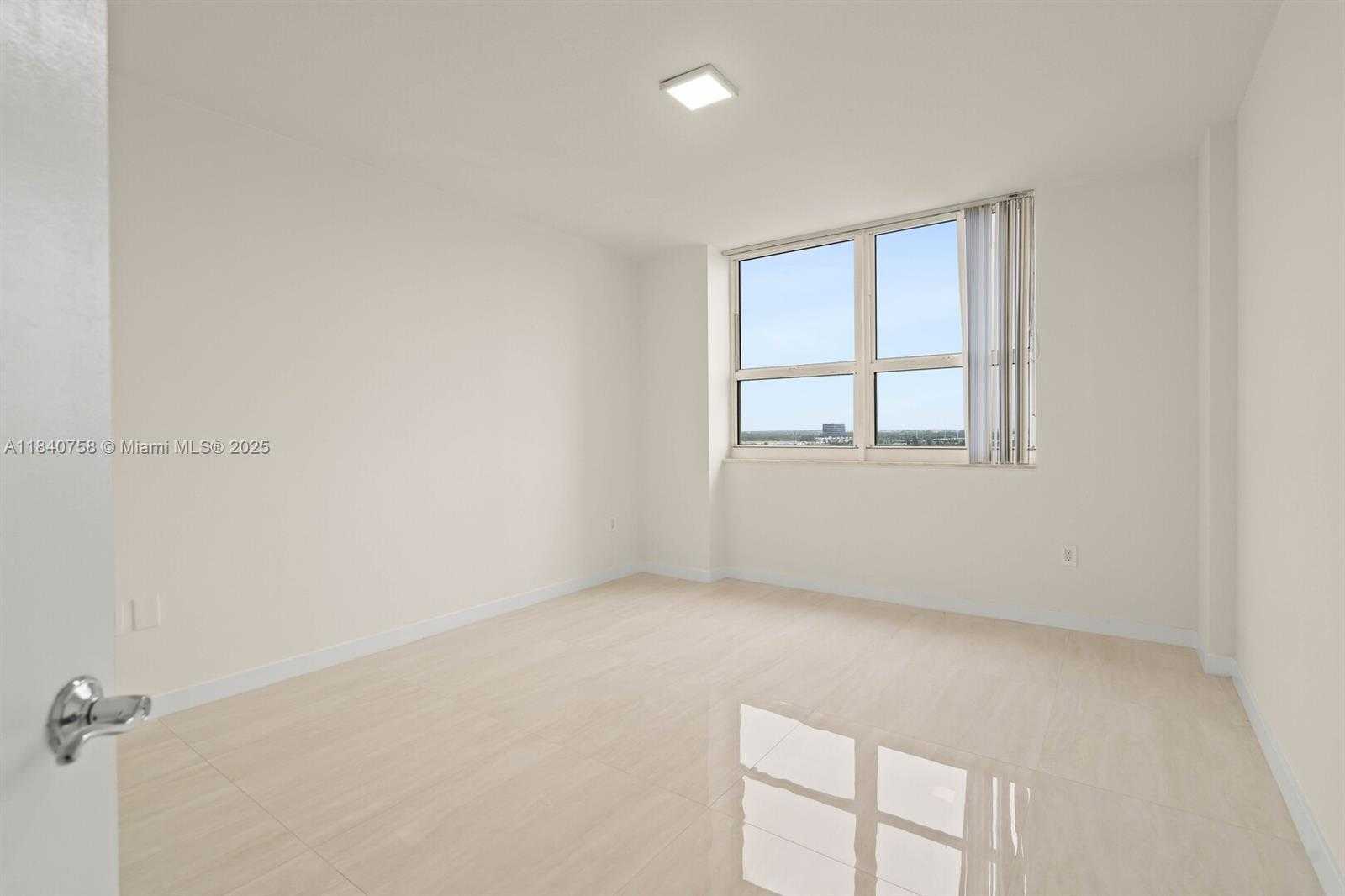 Small Image of 19501 WEST COUNTRY CLUB DR #1410, Aventura Number 13