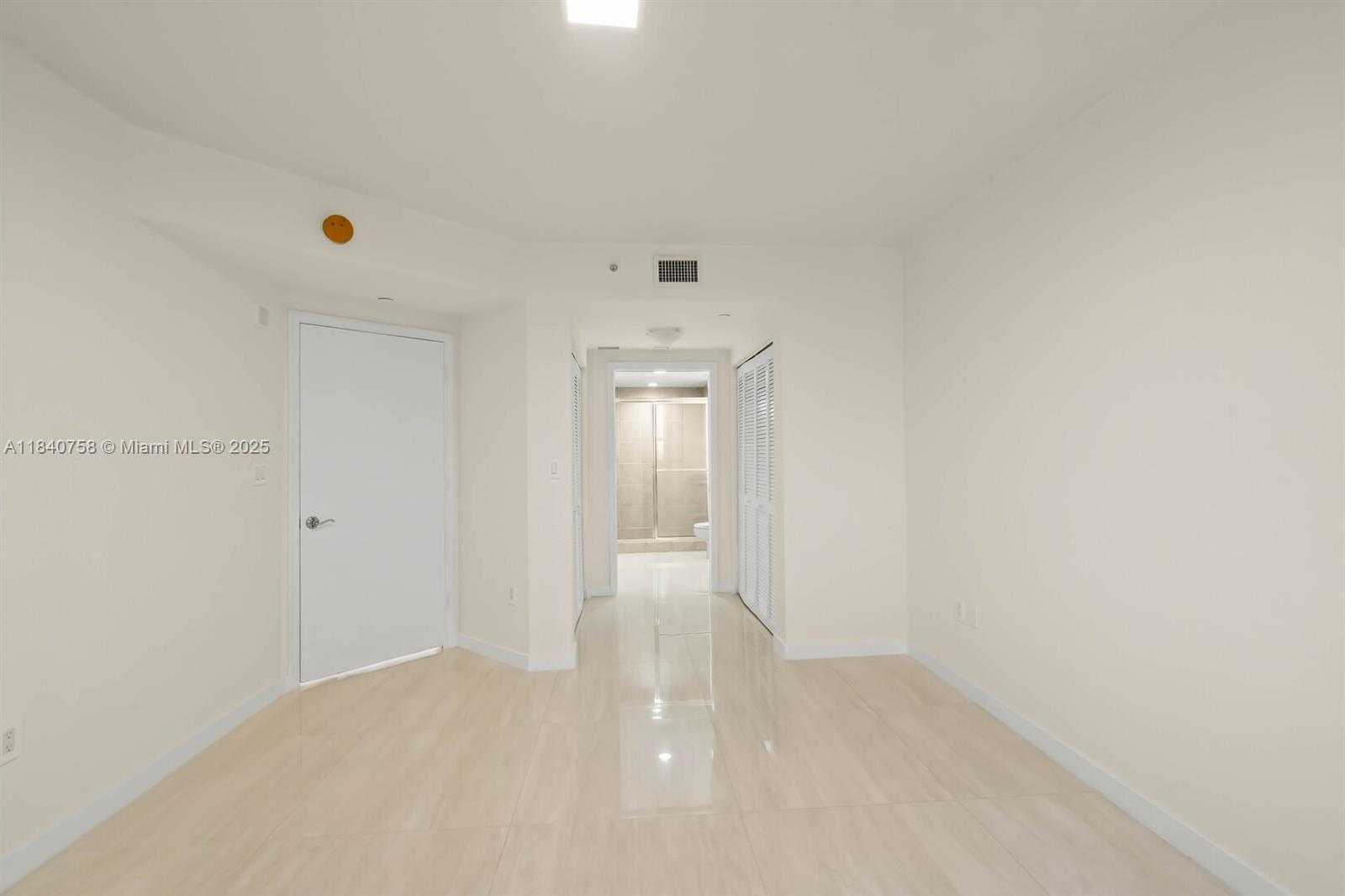 Small Image of 19501 WEST COUNTRY CLUB DR #1410, Aventura Number 14