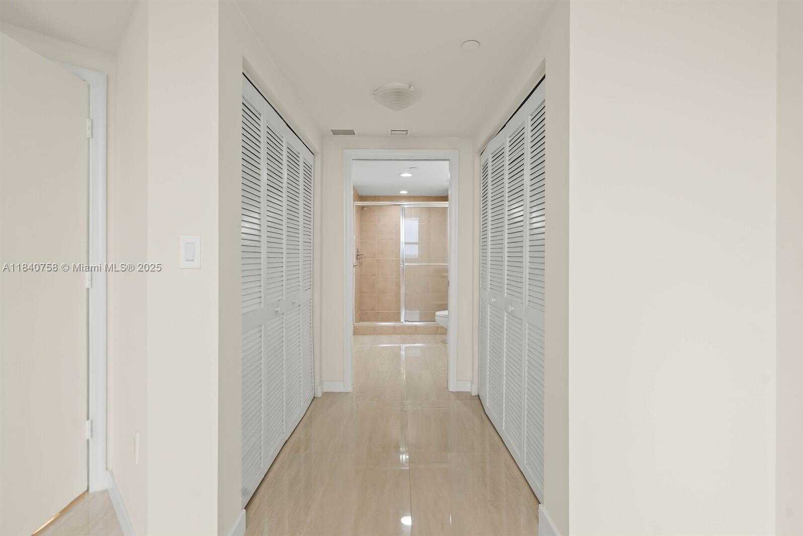 Small Image of 19501 WEST COUNTRY CLUB DR #1410, Aventura Number 15