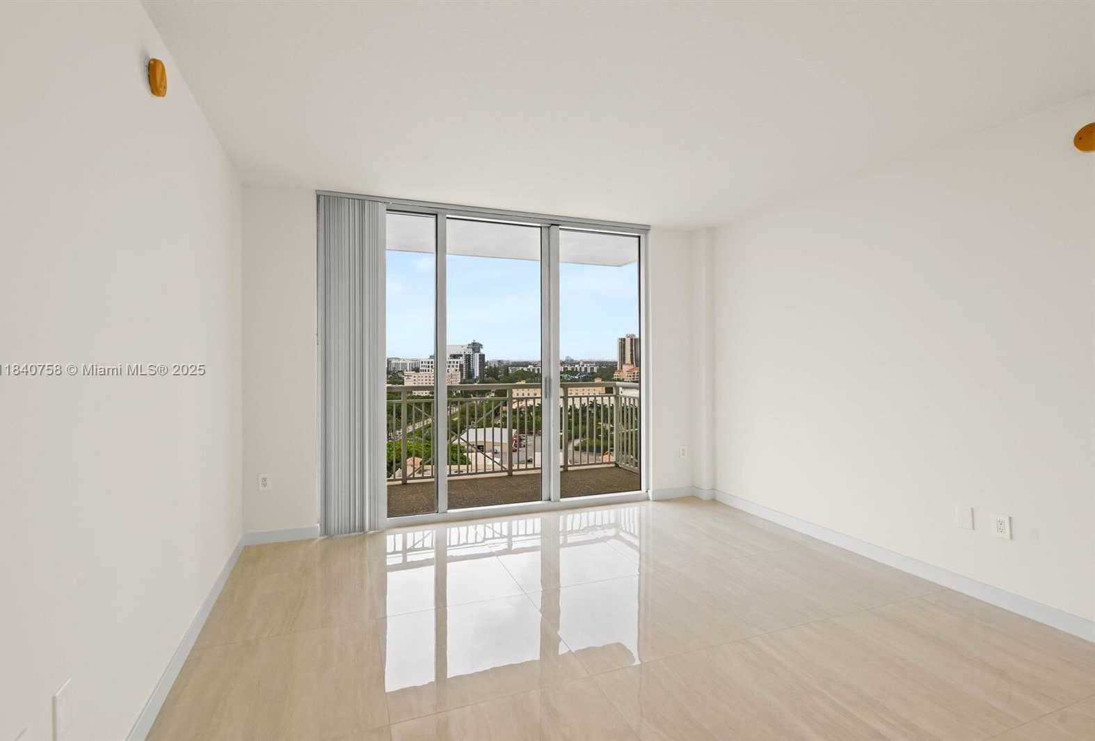 Small Image of 19501 WEST COUNTRY CLUB DR #1410, Aventura Number 4
