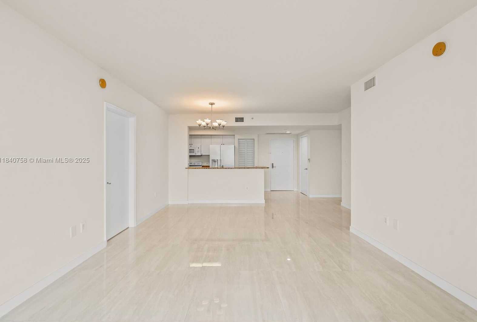 Small Image of 19501 WEST COUNTRY CLUB DR #1410, Aventura Number 5