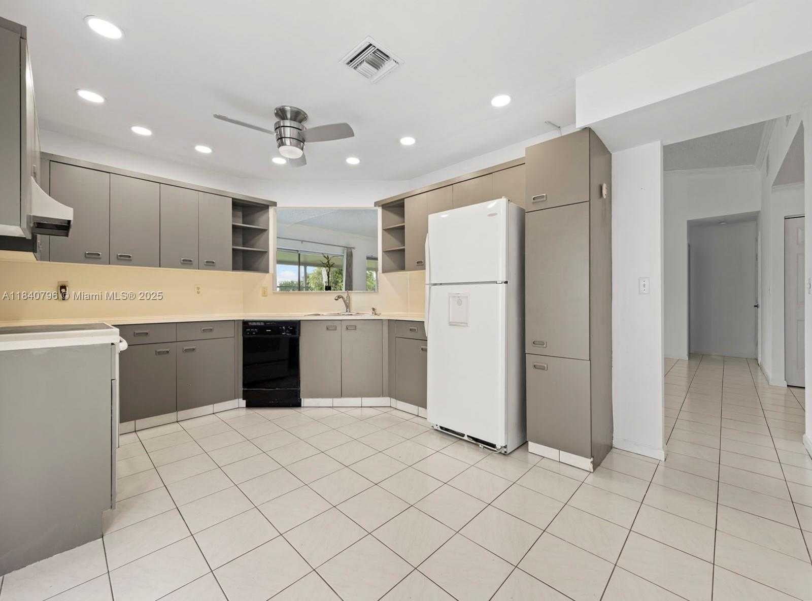 Small Image of 2670 SOUTH EAST 7TH PL, Homestead Number 14