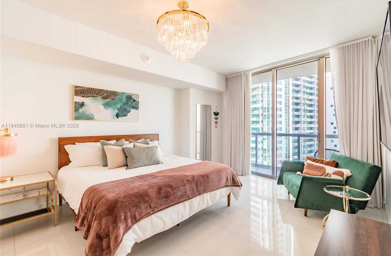 Small Image of 485 BRICKELL AVE #2207, Miami Number 12