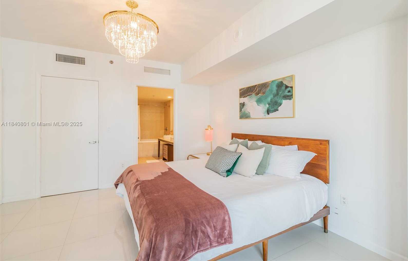 Small Image of 485 BRICKELL AVE #2207, Miami Number 14
