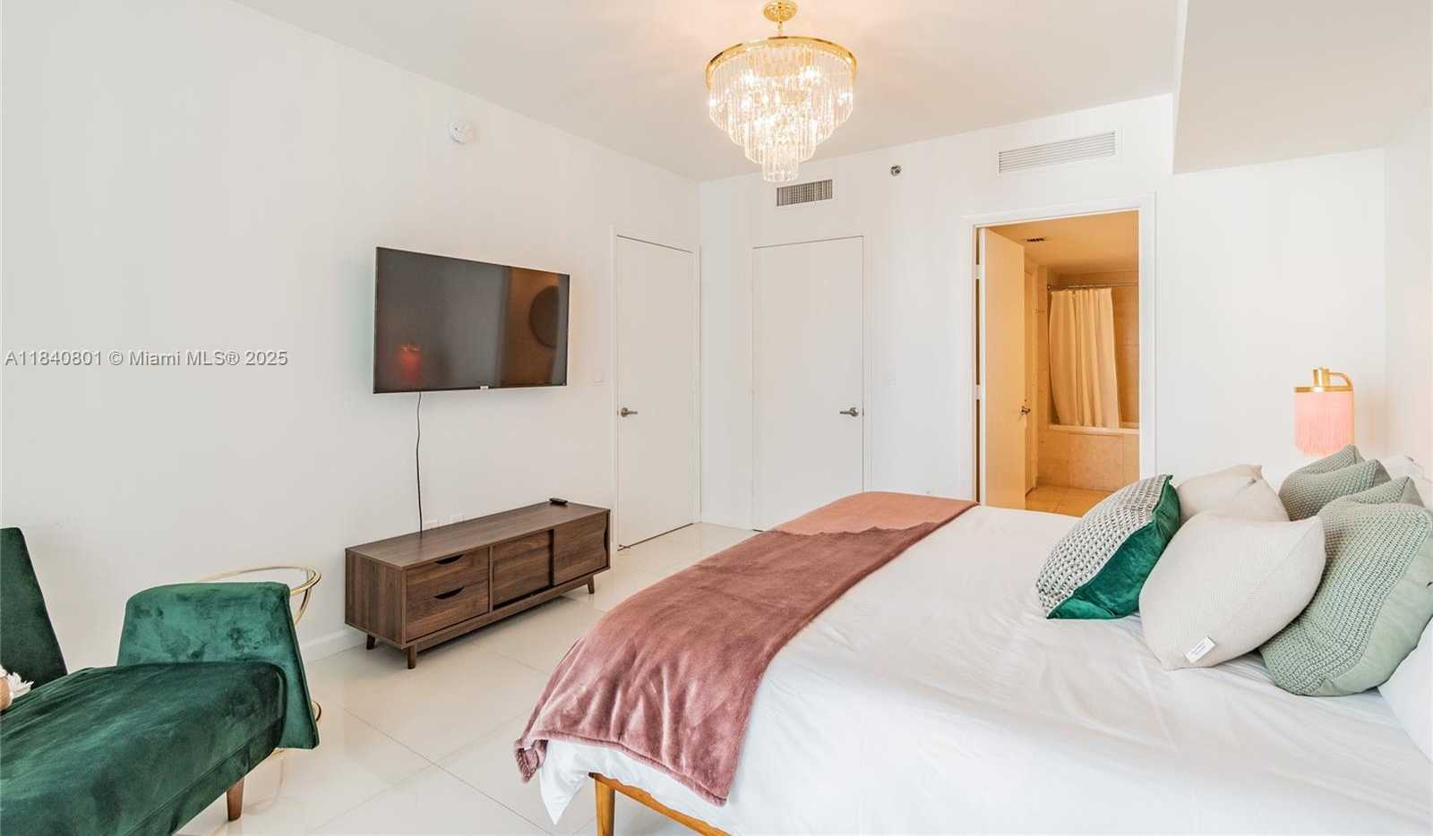 Small Image of 485 BRICKELL AVE #2207, Miami Number 15