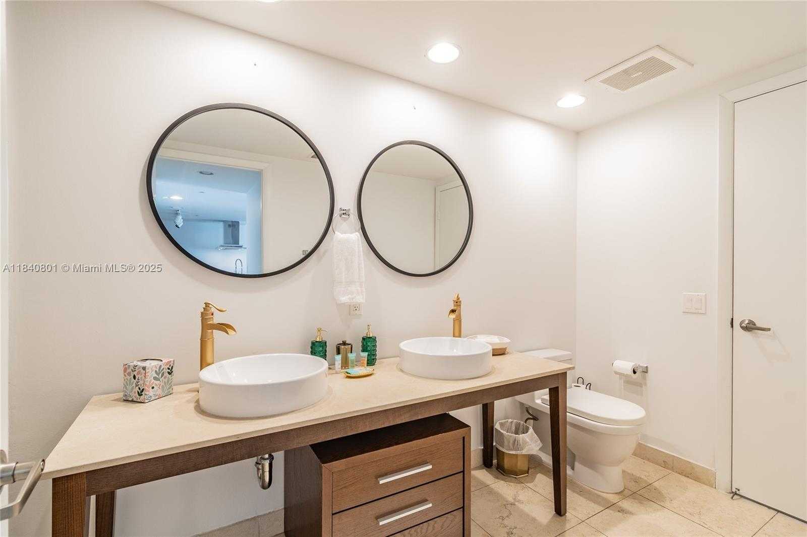 Small Image of 485 BRICKELL AVE #2207, Miami Number 17