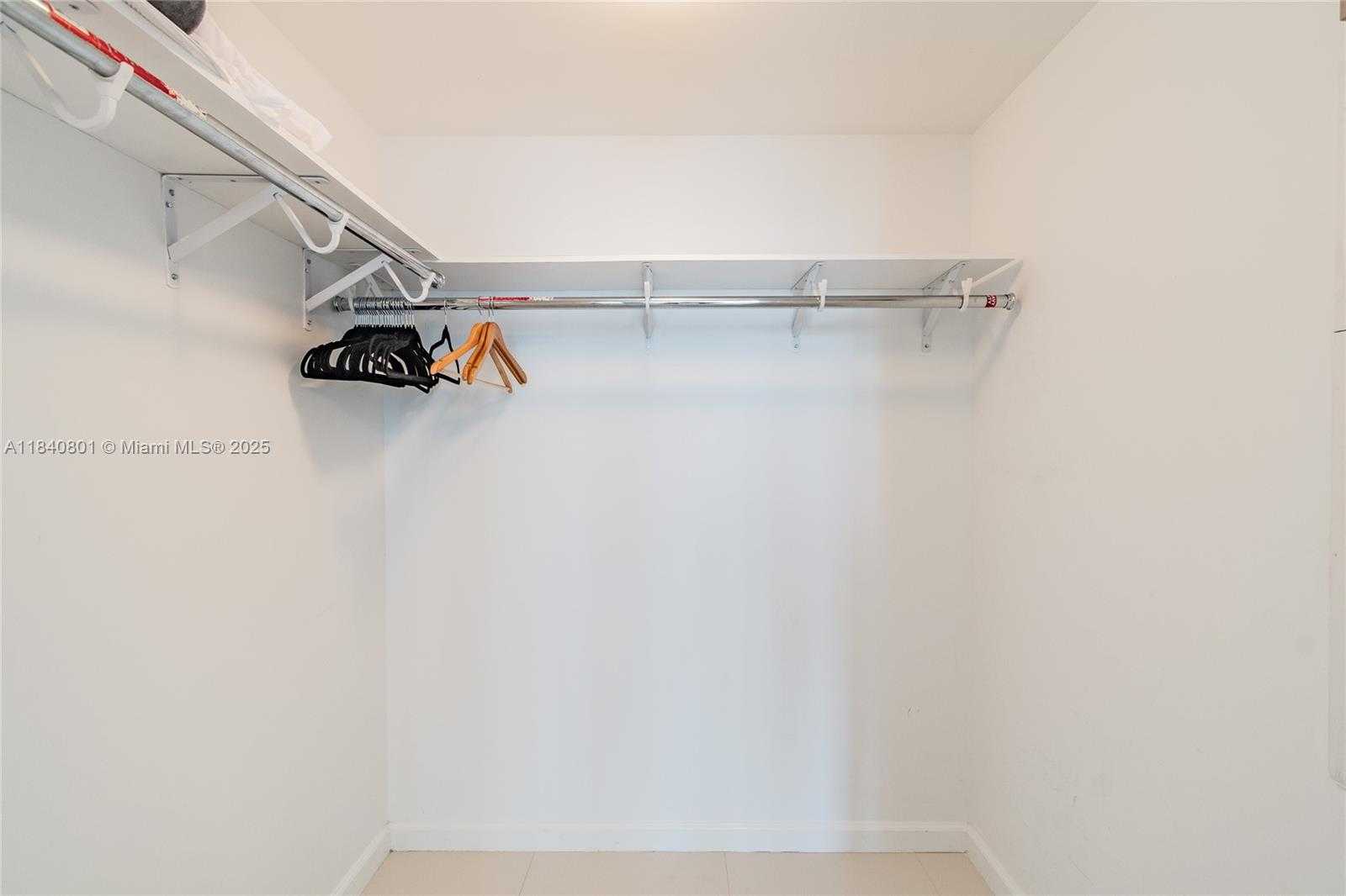 Small Image of 485 BRICKELL AVE #2207, Miami Number 18