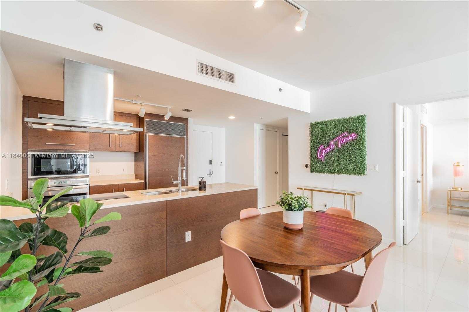 Small Image of 485 BRICKELL AVE #2207, Miami Number 2