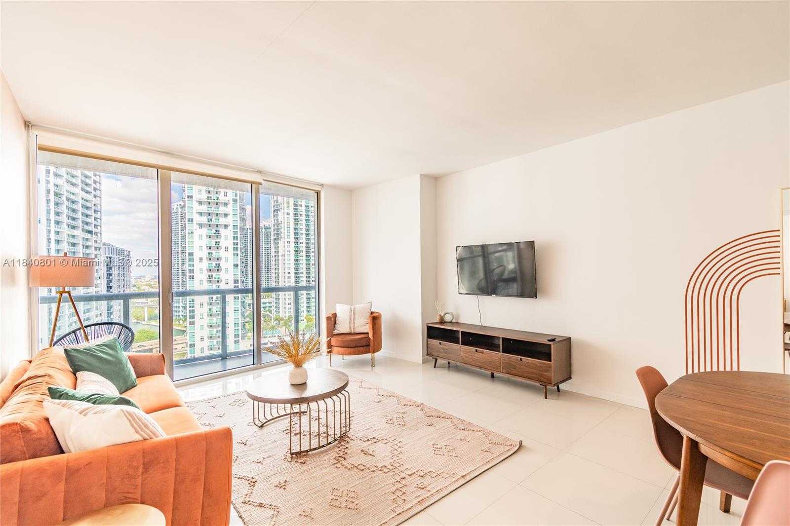 Small Image of 485 BRICKELL AVE #2207, Miami Number 4